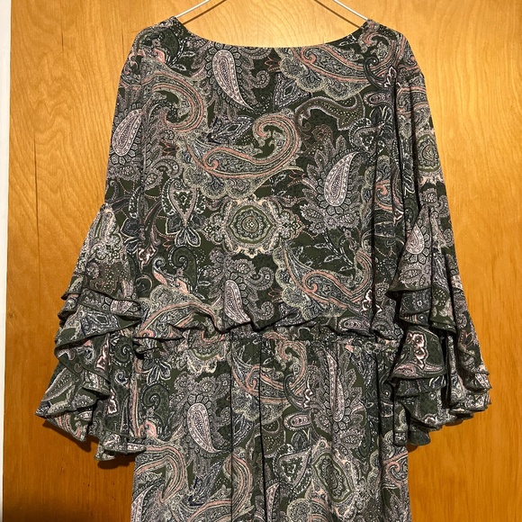 Paisley plus size dress layered ruffle sleeve - Picture 4 of 5